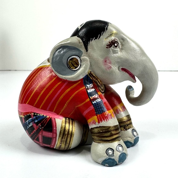 Limited Edition Hand Painted Replica Sitting Elephant Red Karen By Peera Bangkae - Picture 7 of 8